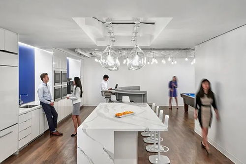 光影流动 打造经济咨询公司办公室的纯净张力空间